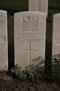 Coxyde Military Cemetery - Pratt, F