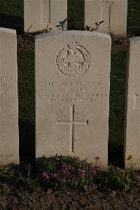 Coxyde Military Cemetery - Pratt, W