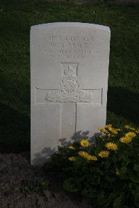 Coxyde Military Cemetery - Price, W H