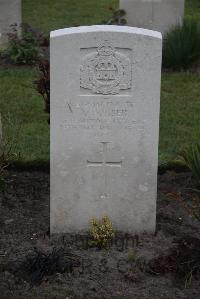 Coxyde Military Cemetery - Purser, Leonard