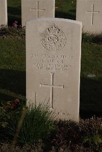 Coxyde Military Cemetery - Rees, Stephen