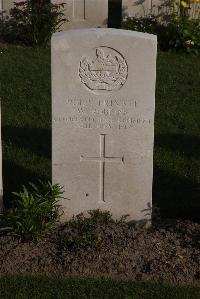 Coxyde Military Cemetery - Robbins, W