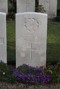 Coxyde Military Cemetery - Roberts, John