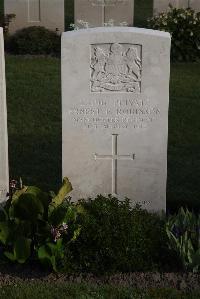 Coxyde Military Cemetery - Robinson, Ernest Franklin