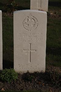 Coxyde Military Cemetery - Robinson, Lawrence