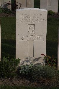 Coxyde Military Cemetery - Rogan, Thomas