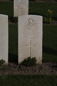 Coxyde Military Cemetery - Rogers, Herbert George