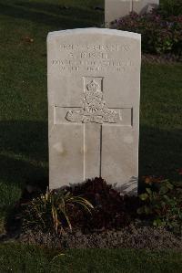 Coxyde Military Cemetery - Russell, M