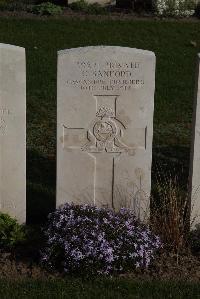 Coxyde Military Cemetery - Sanford, C