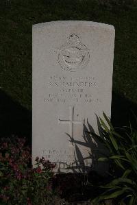 Coxyde Military Cemetery - Saunders, Richard Stanley