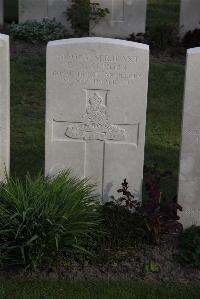 Coxyde Military Cemetery - Schorr, E S