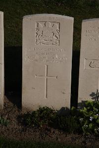 Coxyde Military Cemetery - Scragg, E