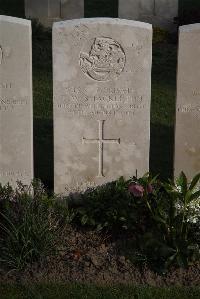 Coxyde Military Cemetery - Shackleton, Thomas William