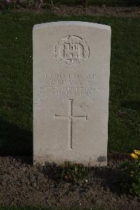 Coxyde Military Cemetery - Shawyer, R