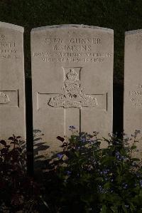 Coxyde Military Cemetery - Simkins, B