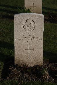 Coxyde Military Cemetery - Smith, Roy Stanley