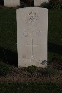 Coxyde Military Cemetery - Stearne, W W