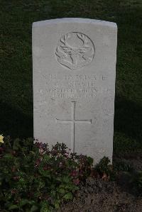 Coxyde Military Cemetery - Stout, G I