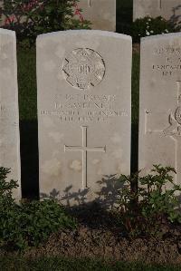 Coxyde Military Cemetery - Sweeney, Hugh