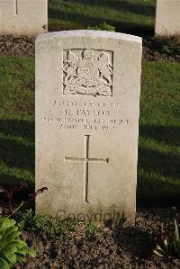 Coxyde Military Cemetery - Taylor, Robert