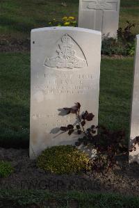 Coxyde Military Cemetery - Taylor, Thomas Turnbull