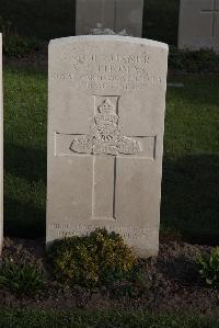 Coxyde Military Cemetery - Thomas, Archibald Edwin