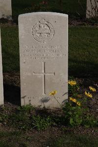 Coxyde Military Cemetery - Thomas, W H M