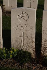 Coxyde Military Cemetery - Thompson, Douglas Edward