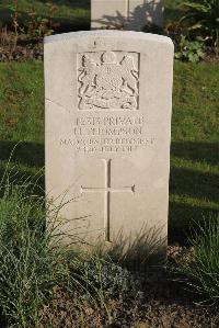 Coxyde Military Cemetery - Thompson, Hodgson