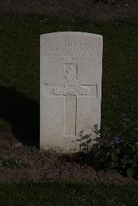 Coxyde Military Cemetery - Uzielli, Valentine Leslie Douglas