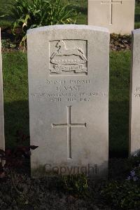 Coxyde Military Cemetery - Vast, C