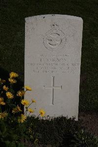 Coxyde Military Cemetery - Vernon, Hubert