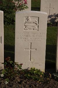 Coxyde Military Cemetery - Vernon, Samuel