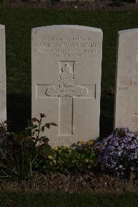 Coxyde Military Cemetery - Wakeling, Lawrence