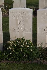 Coxyde Military Cemetery - Walden, Thomas Albert