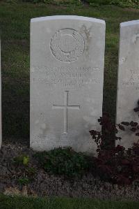 Coxyde Military Cemetery - Walker, Ernest Victor