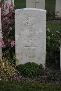 Coxyde Military Cemetery - Walker, Robert Coates