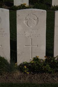 Coxyde Military Cemetery - Warner, Robert