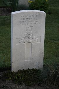 Coxyde Military Cemetery - Weaver, Thomas Henry