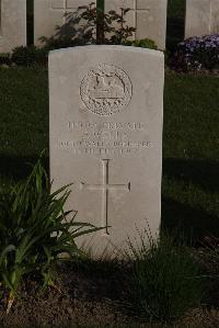 Coxyde Military Cemetery - Wells, F