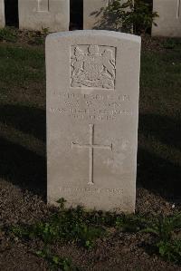 Coxyde Military Cemetery - Wilson, William Valentine