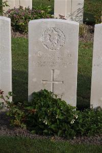 Coxyde Military Cemetery - Wood, R