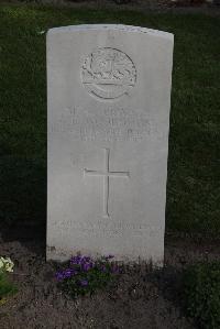 Coxyde Military Cemetery - Woolhouse, C E