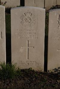 Coxyde Military Cemetery - Wright, David