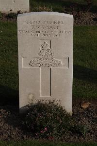 Coxyde Military Cemetery - Wyatt, Henry William