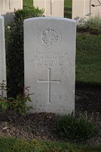 Coxyde Military Cemetery - Yallop, W J