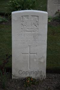 Coxyde Military Cemetery - Young, David