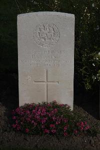 Coxyde Military Cemetery - Young, Frank Samuel