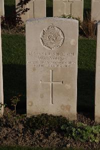 Coxyde Military Cemetery - Young, W G