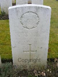 St. Hilaire Cemetery Frevent - Cuthbert, R